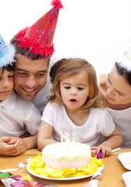 Festejar el cumpleaños de los hijos, aumenta su autoestima.